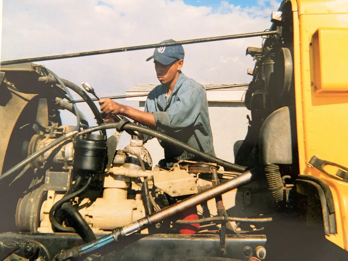 Eliud Tapia 15 years old removing cylinder liners on cummins